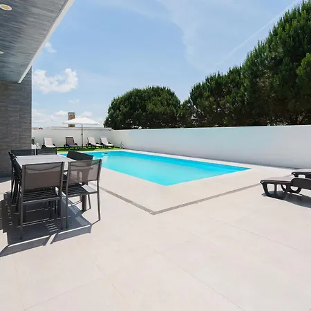 Azura With Private Pool فيلة