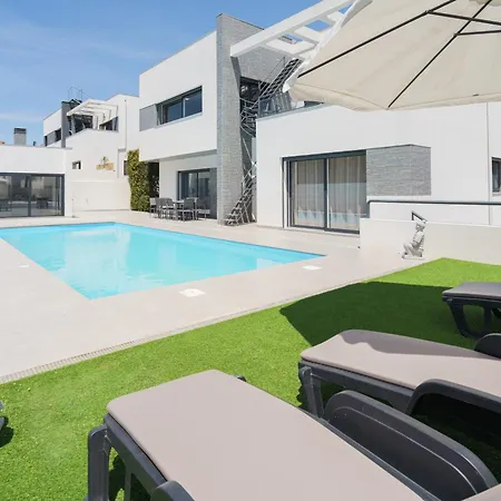 Azura With Private Pool لورينها